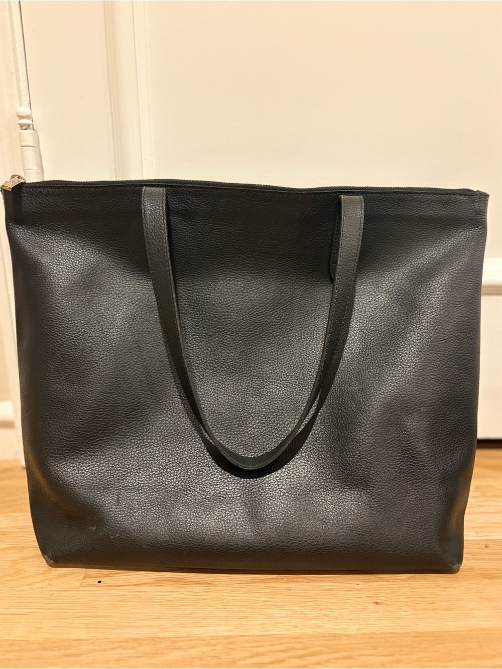 Cuyana Classic Easy Leather Zippered Tote Bag with Insert - Picture 4 of 11